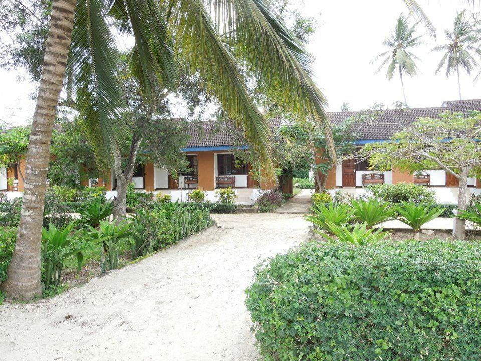 Funky Squids Beach Resort Bagamoyo Exteriör bild