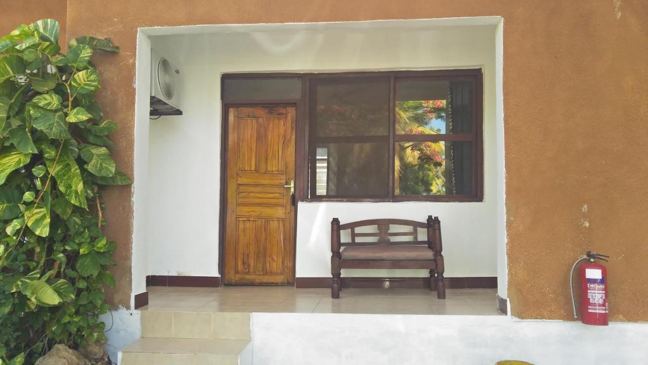 Funky Squids Beach Resort Bagamoyo Exteriör bild