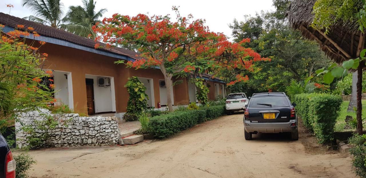 Funky Squids Beach Resort Bagamoyo Exteriör bild