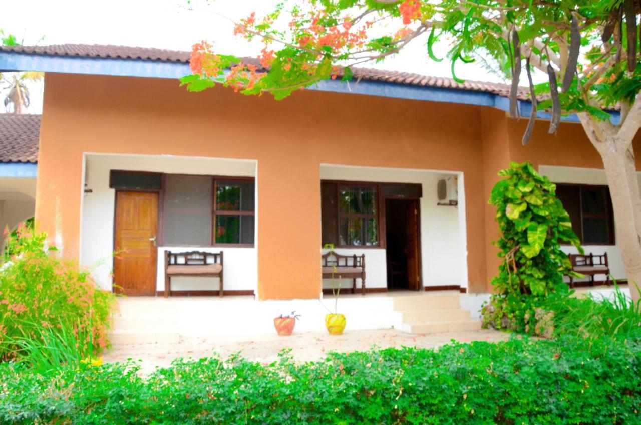 Funky Squids Beach Resort Bagamoyo Exteriör bild